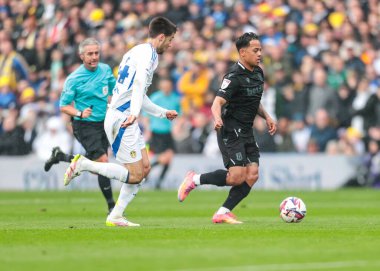 Leeds United takımından Ilia Gruev, Leeds United 'ın 21 Nisan 2025' te Elland Road, Leeds, İngiltere 'de oynanan Stoke City maçında topa vuruyor.