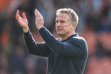 Wrexham 'ın teknik direktörü Phil Parkinson, 21 Nisan 2025' te Bloomfield Road, Blackpool, İngiltere 'de oynanan 1.
