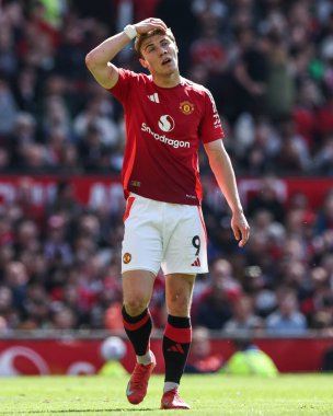 Manchester United 'dan Rasmus Hjlund 20 Nisan 2025' te Old Trafford, Manchester 'da oynanan Premier League karşılaşmasında Wolverhampton Wanderers' a karşı tepki gösterdi.