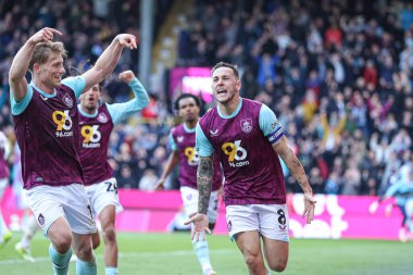 Burnley 'den Josh Brownhill, 21 Nisan 2025' te Burnley ile Sheffield United arasında oynanan Sky Bet Şampiyonası maçında 2-1 'lik galibiyetini kutluyor.