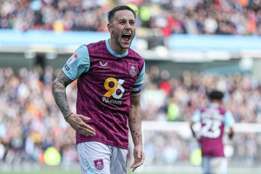 Burnley 'den Josh Brownhill, 21 Nisan 2025' te Burnley ile Sheffield United arasında oynanan Sky Bet Şampiyonası maçında 2-1 'lik galibiyetini kutluyor.