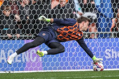 Blackpool 'dan Harry Tyrer 21 Nisan 2025' te Bloomfield Road, Blackpool 'da oynanan Sky Bet 1 karşılaşmasında ısınma turunda