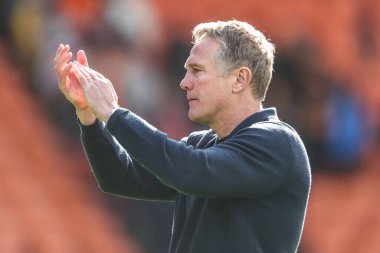 Wrexham 'ın teknik direktörü Phil Parkinson, 21 Nisan 2025' te Bloomfield Road, Blackpool, İngiltere 'de oynanan 1.