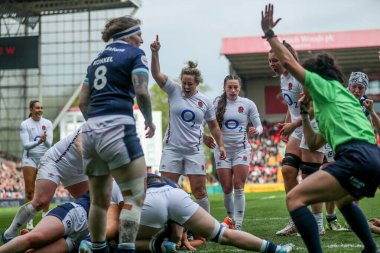 İngiltere 'den Kelsev Clifford bayanlar, 19 Nisan 2025' te İngiltere 'nin Mattioli Woods Welford Road Stadyumu' nda İskoçya 'ya karşı oynadığı 2025 Guinness Kadınlar Maçı' nda 5-0 öne geçmeye çalışıyor.