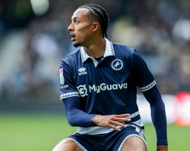 Millwall 'dan Femi Azeez, 21 Nisan 2025' te Londra 'daki The Den' de Millwall 'a karşı Norwich City' de oynanan Gökyüzü İddia Şampiyonası maçında görev başında.