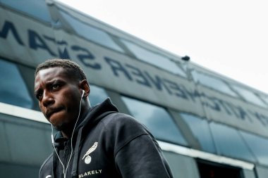 Norwich City 'den Jose Cordoba, 21 Nisan 2025' te The Den, Londra 'daki Millwall-Norwich City maçından önce The Den' e vardı.