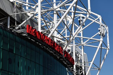 Premier Lig karşılaşması öncesinde Old Trafford 'un dışında Manchester United, Manchester' da Wolverhampton Wanderers 'a karşı 20 Nisan 2025