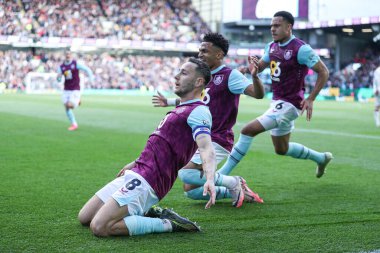 Burnley 'den Josh Brownhill, 21 Nisan 2025' te Burnley ile Sheffield United arasında oynanan Sky Bet Şampiyonası maçında 1-0 'lık galibiyetini kutluyor.