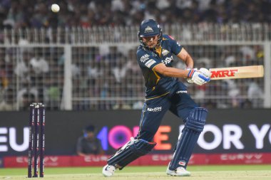 Gujarat Titanları 'nın kaptanı Shubman Gill, 21 Nisan 2025' te Kolkata 'daki Eden Gardens' ta oynanan Kolkata Knight Riders ve Gujarat Titans arasında oynanan 20 kriket maçında Hindistan Premier Ligi 'nde oynadıktan sonra topu izliyor..