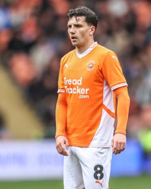 Blackpool takımından Albie Morgan 21 Nisan 2025 'te Bloomfield Road, Blackpool' da Blackpool - Wrexham maçında