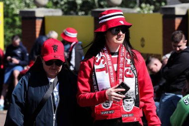 Manchester United taraftarları Manchester United - Wolverhampton Wanderers maçında Old Trafford, Manchester, İngiltere, 20 Nisan 2025
