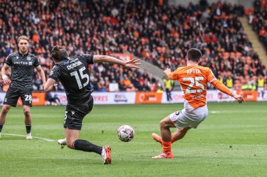 Blackpool 'dan Rob Apter, 21 Nisan 2025' te Bloomfield Road, Blackpool 'da oynanan Blackpool-Wrexham maçında golü attı.