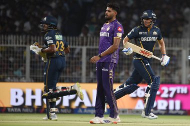 Gujarat Titanları 'nın kaptanı Shubman Gill 21 Nisan 2025 Pazartesi günü Hindistan' ın Kolkata kentindeki Eden Gardens 'ta Kolkata Şövalyeleri ve Gujarat Titanları arasında oynanan Hindistan Premier Ligi kriket maçında bir atış yaptı..