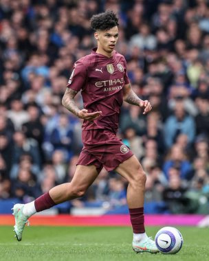 Manchester City 'den Nico O' Reilly, 19 Nisan 2025 'te Goodison Park, Liverpool, İngiltere' de oynanan Premier League maçı Everton 'a karşı Manchester City maçında topu aldı.