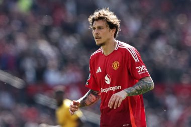 Manchester United ile Wolverhampton Wanderers arasındaki Premier League maçı sırasında Manchester United 'dan Victor Lindelf 20 Nisan 2025' te Old Trafford, Manchester 'da