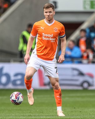 Blackpool takımından Lee Evans 21 Nisan 2025 'te Bloomfield Road, Blackpool' da Blackpool-Wrexham maçında