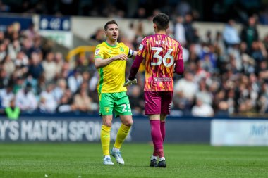 Norwich City 'den Kenny McLean 21 Nisan 2025' te Londra 'nın The Den şehrinde oynanan Sky Bet Şampiyonası maçında Vicente Reyes ile konuştu.