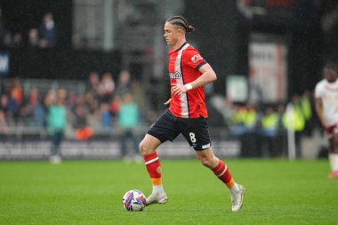 Luton Town 'dan Thelo Aasgaard Gök İddia Şampiyonası maçında Luton Town, Bristol City' ye karşı Kenilworth Road, Luton, İngiltere, 21 Nisan 2025