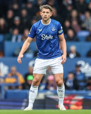Everton 'dan James Tarkowski Premier League maçı sırasında Everton, Manchester City' ye karşı Goodison Park, Liverpool, İngiltere, 19 Nisan 2025
