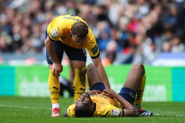 Derby County 'den Liam Thompson 21 Nisan 2025' te İngiltere 'nin başkenti West Bromwich Albion' a karşı Derby County 'de oynanan Gökyüzü İddia Şampiyonası maçında Derby County' den Ebou Adams 'ı kontrol ediyor.