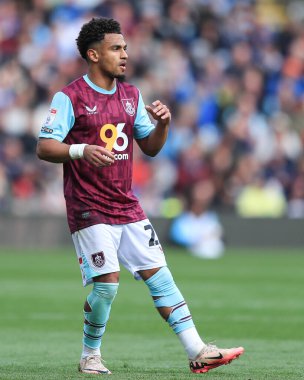 Burnley takımından Marcus Edwards Burnley, Sheffield United 'a karşı 21 Nisan 2025' te Turf Moor, Burnley, İngiltere 'de oynadığı maçta