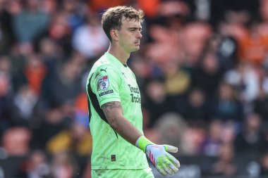 Blackpool takımından Harry Tyrer 21 Nisan 2025 'te Bloomfield Road, Blackpool' da Blackpool-Wrexham maçında