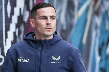 Burnley 'den Josh Cullen, Burnley ile Sheffield United' ın 21 Nisan 2025 'te oynadığı Turf Moor, Burnley' deki Sky Bet Şampiyonası karşılaşması öncesinde stadyuma geldi.