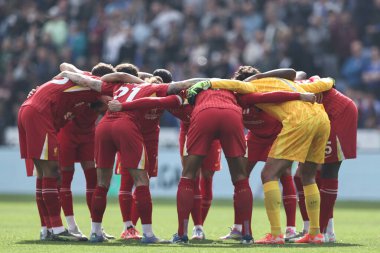 Liverpool oyuncuları 20 Nisan 2025 'te King Power Stadyumu' nda Leicester City ile Liverpool arasında oynanan Premier League maçında bir araya geldiler.