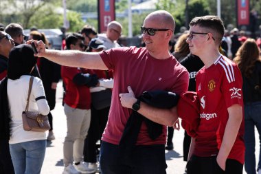 Manchester United taraftarları Manchester United ile Wolverhampton Wanderers maçı öncesinde Old Trafford, Manchester, İngiltere, 20 Nisan 2025