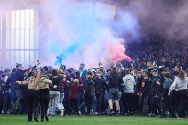 Burnley taraftarları 21 Nisan 2025 'te Burnley, Burnley United' a karşı oynadıkları 