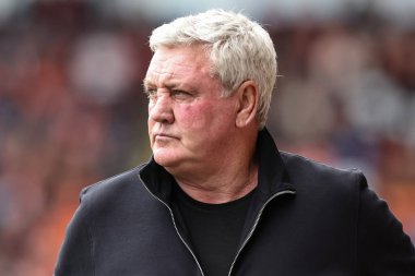 Blackpool 'un teknik direktörü Steve Bruce 21 Nisan 2025' te Bloomfield Road, Blackpool 'da Blackpool-Wrexham maçında