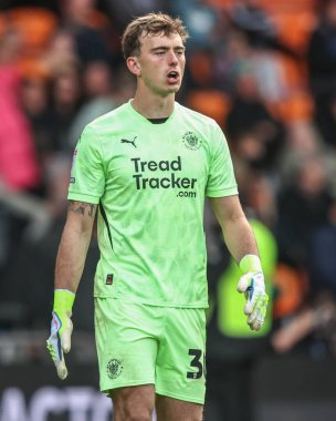 Blackpool takımından Oliver Casey 21 Nisan 202 'de Bloomfield Road, Blackpool' da Blackpool-Wrexham maçında
