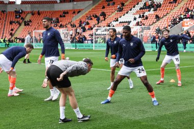 Blackpool 'dan Odel Offiah 21 Nisan 2025' te Bloomfield Road, Blackpool 'da oynanan Sky Bet Ligi 1 karşılaşmasında ısınma turunda