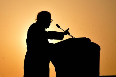 CPI (M) Batı Bengal Devlet Sekreteri ve Nazik Büro üyesi Md Salim, devletin farklı çalışma politikalarını protesto etmek amacıyla düzenlenen toplu toplantıya katılan binlerce çiftçi, işçi, tarım işçisi ve gecekondu sakini hakkında konuştu. 