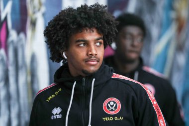 Sheffield United takımından Sam McCallum, Burnley ile Sheffield United arasındaki 21 Nisan 2025 'te oynanan karşılaşma öncesinde stadyuma geldi.