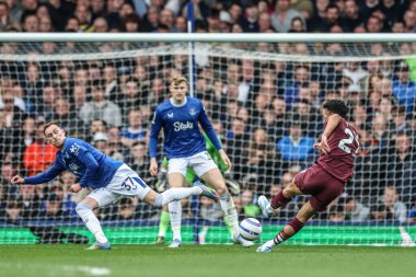 Manchester City 'den Matheus Nunes, 19 Nisan 2025 tarihinde Goodison Park, Liverpool, İngiltere' de oynanan Premier League maçında Manchester City 'ye karşı Everton maçında gol attı.