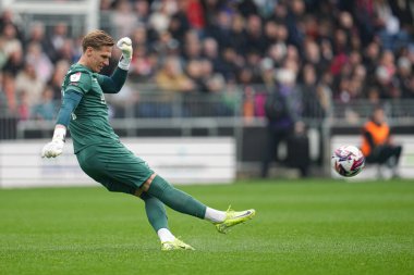 Luton Town 'dan Thomas Kaminski Gök Bahis Şampiyonası sırasında Luton Town, Bristol City' ye karşı Kenilworth Road, Luton, İngiltere, 21 Nisan 2025