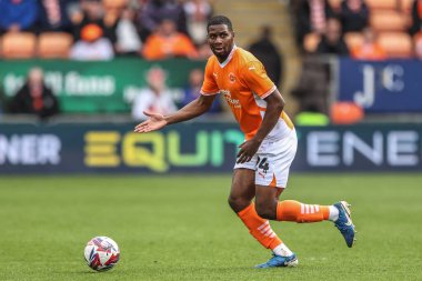 Blackpool 'dan Odel Offiah, 21 Nisan 2025' te Bloomfield Road, Blackpool 'da oynanan Blackpool-Wrexham maçında topu aldı.