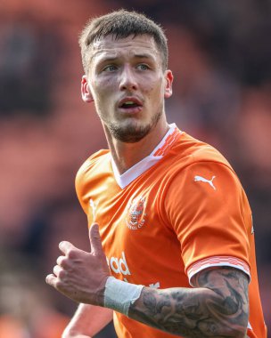 Blackpool takımından Oliver Casey 21 Nisan 202 'de Bloomfield Road, Blackpool' da Blackpool-Wrexham maçında