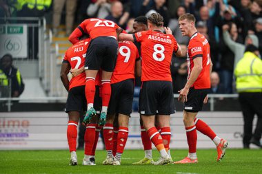 Luton Town, 21 Nisan 2025 'te Luton Town ile Bristol City' nin Kenilworth Road, Luton 'da oynanan Sky Bet Şampiyonası maçında 2-1 öne geçti.