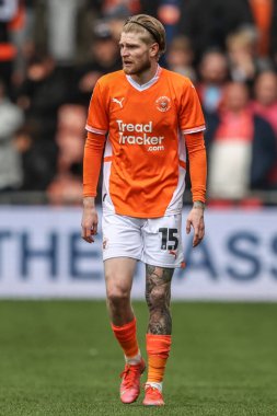 Blackpool takımından Oliver Casey 21 Nisan 202 'de Bloomfield Road, Blackpool' da Blackpool-Wrexham maçında