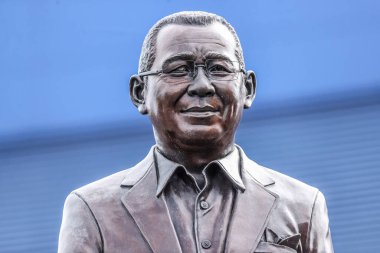 King Power Stadyumu 'ndaki Vichai Srivaddhanaprabha heykeli Premier League maçında Leicester City ile Liverpool arasındaki King Power Stadyumu, Leicester, İngiltere, 20 Nisan 2025
