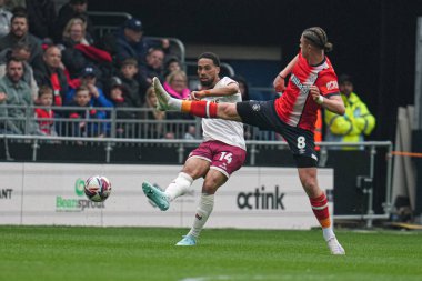 Bristol City 'den Zak Vyner 21 Nisan 2025' te Luton Town - Bristol City maçı sırasında İngiltere 'nin başkenti Luton' da oynanacak.