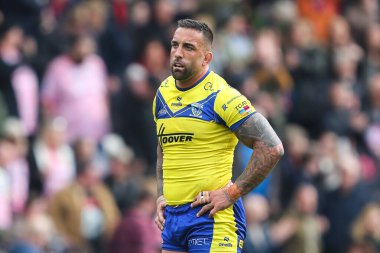Warrington Wolves takımının mağlubiyetine üzülen Paul Vaughan, 19 Nisan 2025 'te Leigh Spor Köyü' nde oynanan Betfred Süper Lig 8. Raundunda Leigh Leopards ve Warrington Wolves maçında tepki gösterdi.