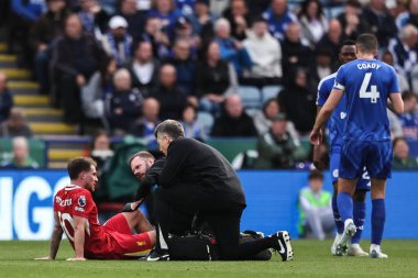 Liverpool 'dan Alexis Mac Allister, 20 Nisan 2025' te King Power Stadyumu 'nda Leicester City' nin Liverpool 'a karşı oynadığı Premier League maçında tıbbi tedavi gördü.