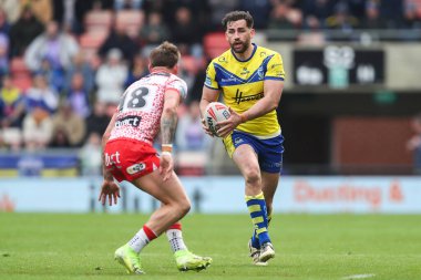 Warrington Kurtları 'ndan Toby King 19 Nisan 2025' te Leigh Spor Köyü 'nde oynanan 8. Betfred Süper Lig karşılaşmasında topla koşuyor.