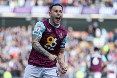 Burnley 'den Josh Brownhill, 21 Nisan 2025' te Burnley ile Sheffield United arasında oynanan Sky Bet Şampiyonası maçında 2-1 'lik galibiyetini kutluyor.