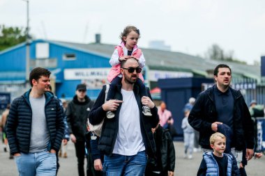 Taraftarlar The Den 'e, 21 Nisan 2025' te The Den, Londra, İngiltere 'deki Millwall-Norwich City maçından önce geldiler.