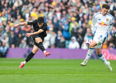 Stoke City 'den Bae Jun-Ho, Leeds United takımından Ethan Ampadu tarafından, Leeds United ile Stoke City maçında engellendi.