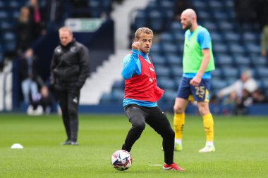 Derby County 'den Kenzo Goudmijn, 21 Nisan 2025' te İngiltere 'nin Hawthorns kentinde oynanan Sky Bet Şampiyonası öncesinde oynanan maç öncesi ısınma maçında West Bromwich Albion, Derby County' ye karşı.
